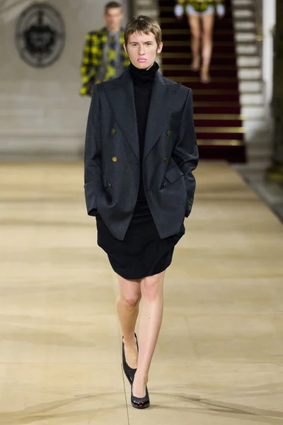 Look 15